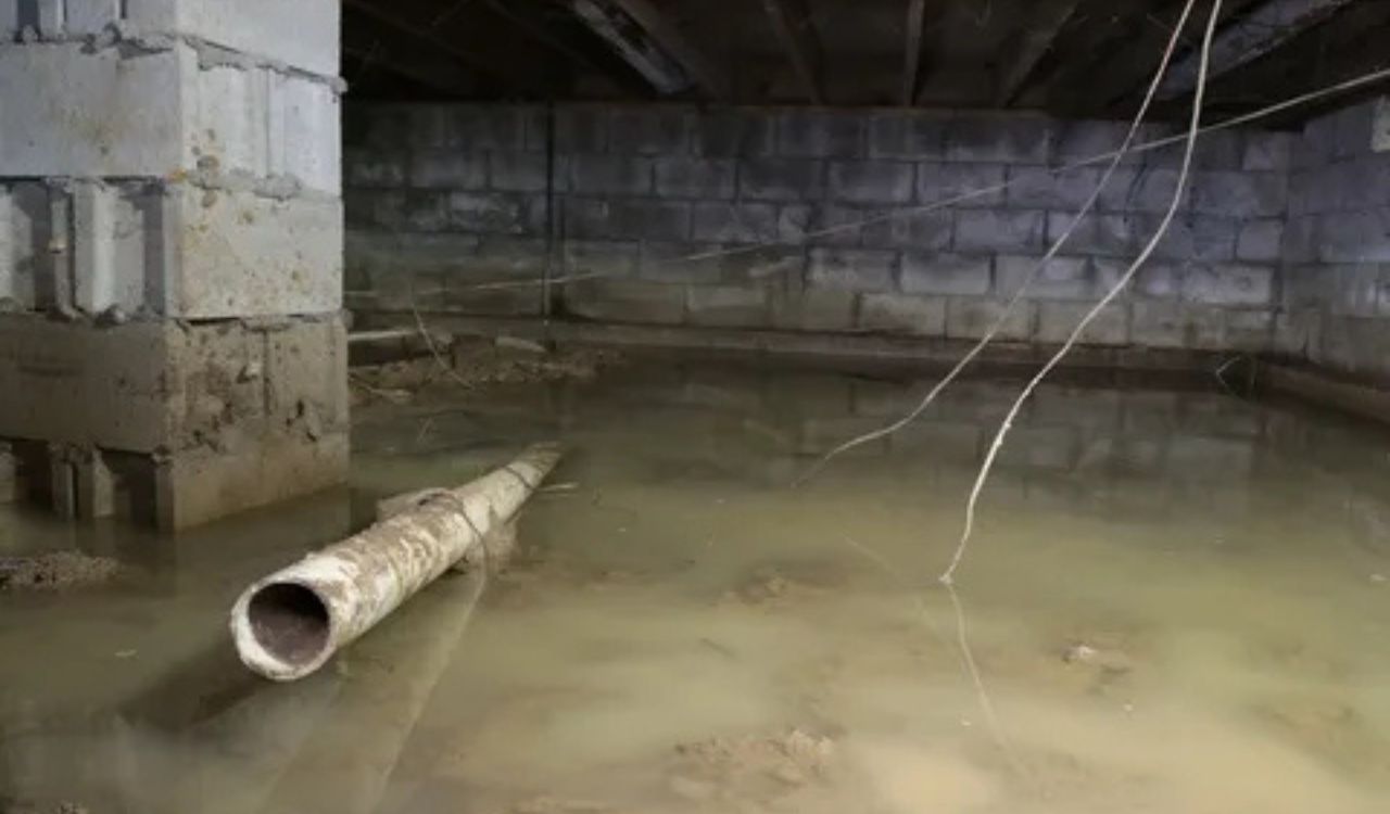 Water in Crawl Space Causes Dangers and Fast Repair Solutions