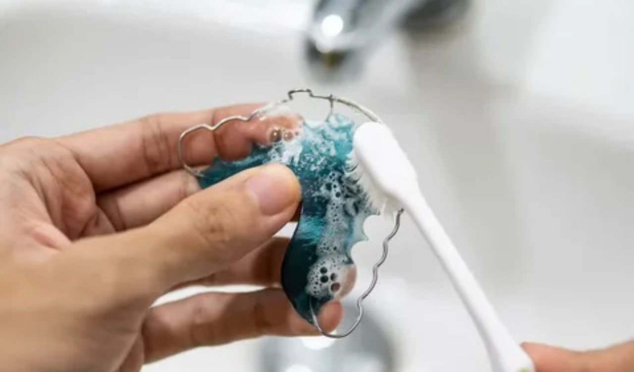 Best Way How To Clean Retainers For Fresh Breath And No Bacteria Best Way How To Clean Retainers For Fresh Breath And No Bacteria
