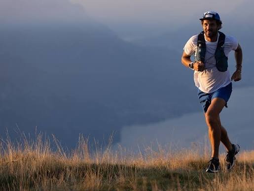 Running With a Bottle of Water: Tips, Benefits & Gear